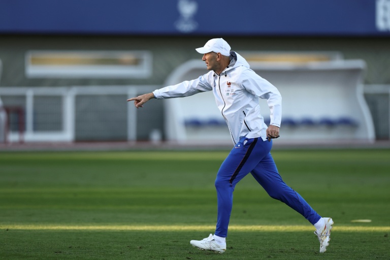 Le sélectionneur de l'équipe de France, Zinédine Zidane, participe à une séance d'entraînement à Clairefontaine-en-Yvelines,  le 22 septembre 2026