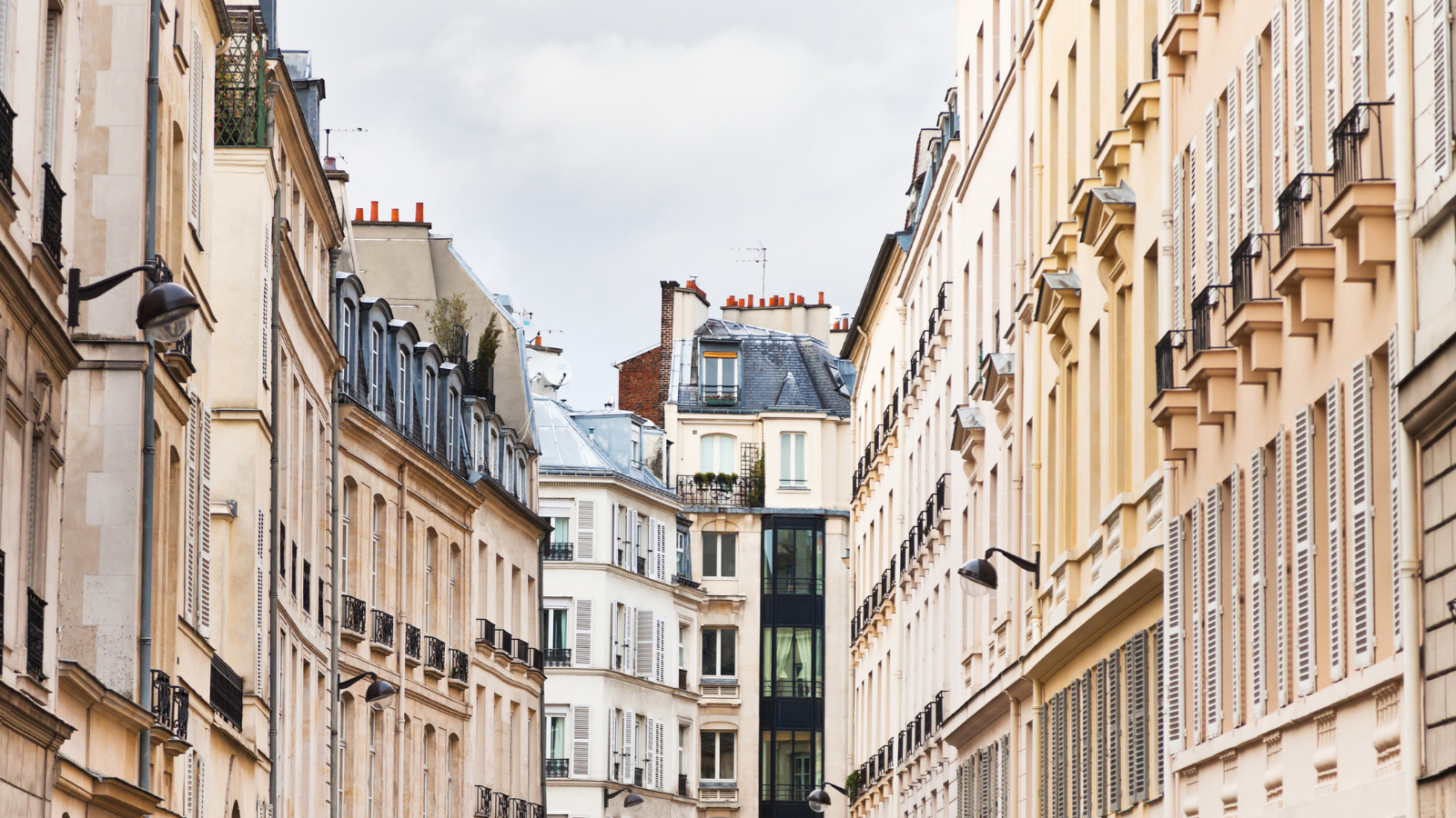 Jusqu’à 72% de locations en moins : la crise du logement s'aggrave en France