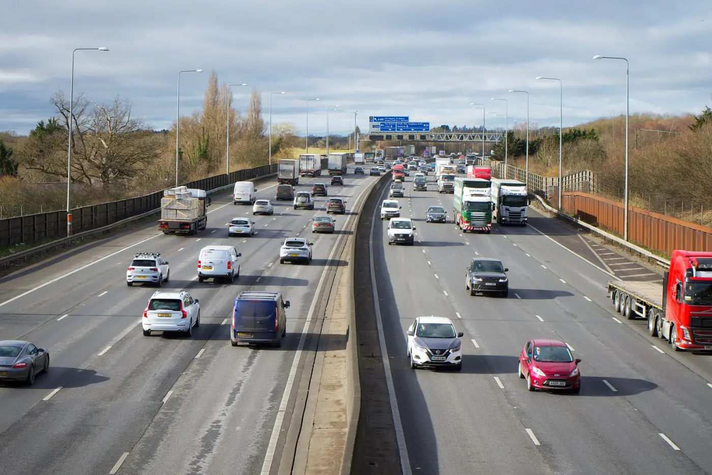 Circulation sur une autoroute à deux fois trois voies
