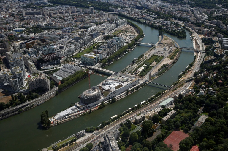 Vue aérienne du Large, musée d'art contemporain sur l'île Seguin à Boulogne-Billancourt
