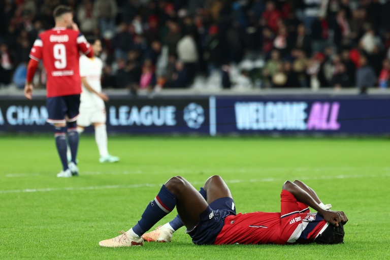 L'attaquant lillois au sol après la défaite contre Galatasaray en Ligue des champions.