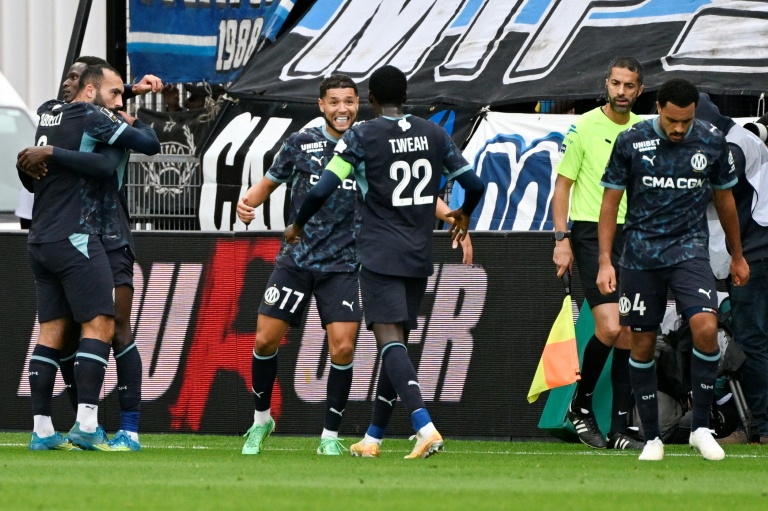 Les Marseillais célèbrent leur 2e but lors de leur victoire à Angers, le 18 octobre 2026