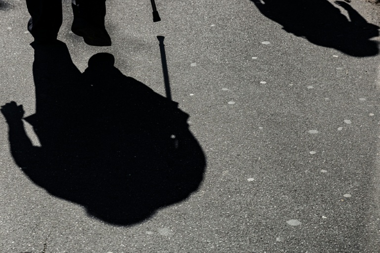 Les difficultés à se déplacer fragilisent progressivement les liens sociaux des personnes âgées et conduisent à leur exclusion sociale