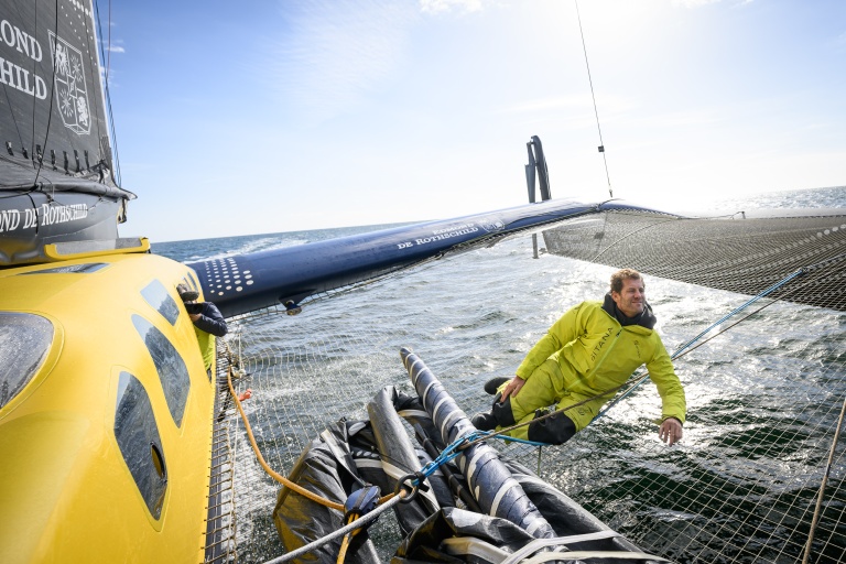 Charles Caudrelier lors d'une sortie d'entraînement à bord de l'Ultim Edmond de Rothschild (Gitana 18), le 8 octobre 2026 au large de Lorient