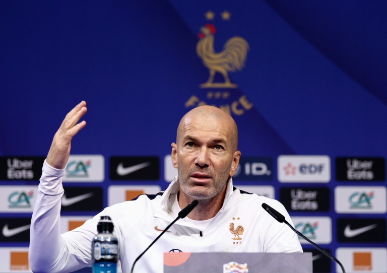 Le sélectionneur des Bleus Zinédine Zidane lors de la conférence de presse de veille de match, le 4 octobre 2026 au Stade de France