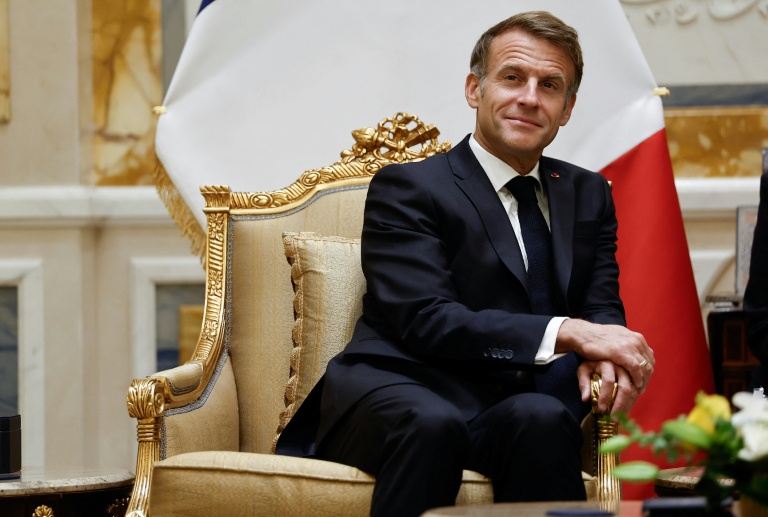 Le président Emmanuel Macron lors de son entretien avec l'émir du Koweït Mechaal al-Ahmad Al-Sabah, le 19 octobre 2026, au Palais de Bayan à Koweït