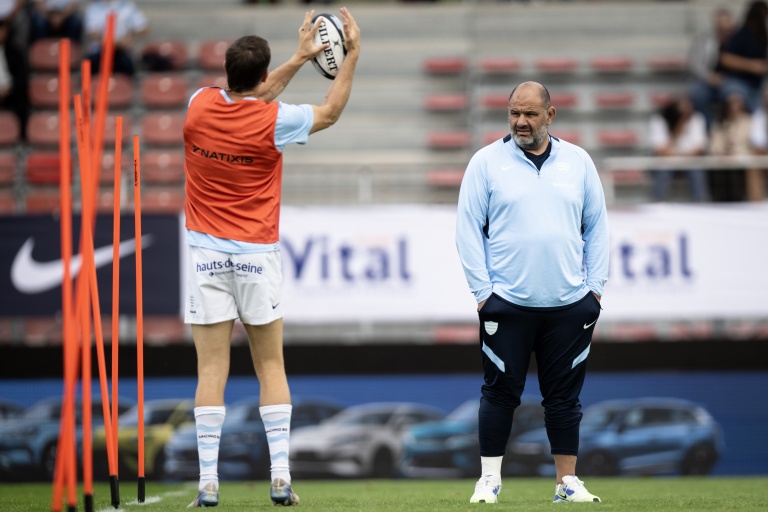 L'entraîneur du Racing 92 Patrice Collazo looks avant un match contre Bayonne, au stade Dominique-Duvauchelle de Créteil le 26 septembre 2026