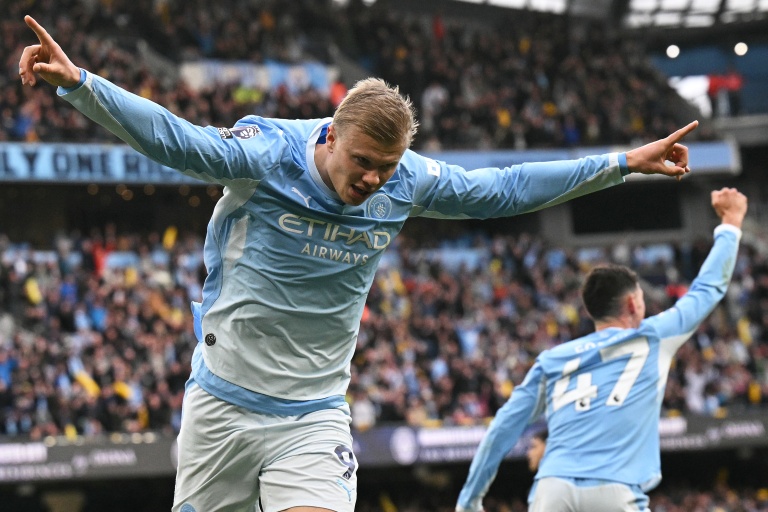 Erling Haaland célèbre un but lors d'un match de Premier League avec Manchester City