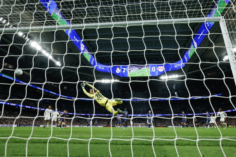 Le gardien belge du RB Leipzig Maarten Vandevoordt battu sur un tir de Mbappé lors de la victoire du Real Madrid mercredi en Ligue des champions.