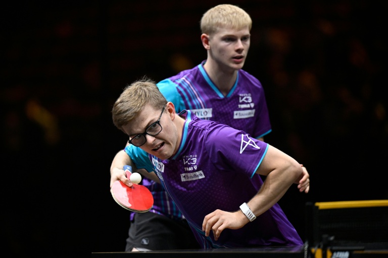 Félix Lebrun (derrière) et son frère aîné Alexis lors de la finale perdu au Grand Smash de Pékin, le 10 octobre 2026