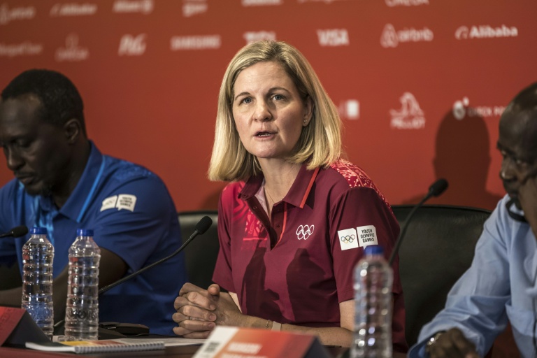 La présidente du CIO, Kirsty Coventry, s'exprime lors d'un point-presse le 29 octobre 2026 au centre des médias des Jeux olympiques de la jeunesse (JOJ) à Diamniadio au Sénégal