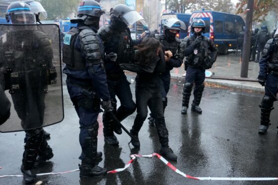 Manifestation à Paris le 17 octobre, forces de l'ordre en action.