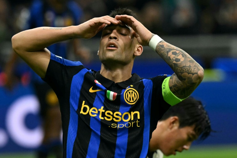 L'attaquant de l'Inter Milan déçu après une défaite en Ligue des champions.