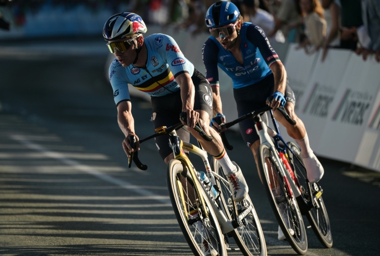 Paul Seixas en compétition lors d'une course de cyclisme sur route