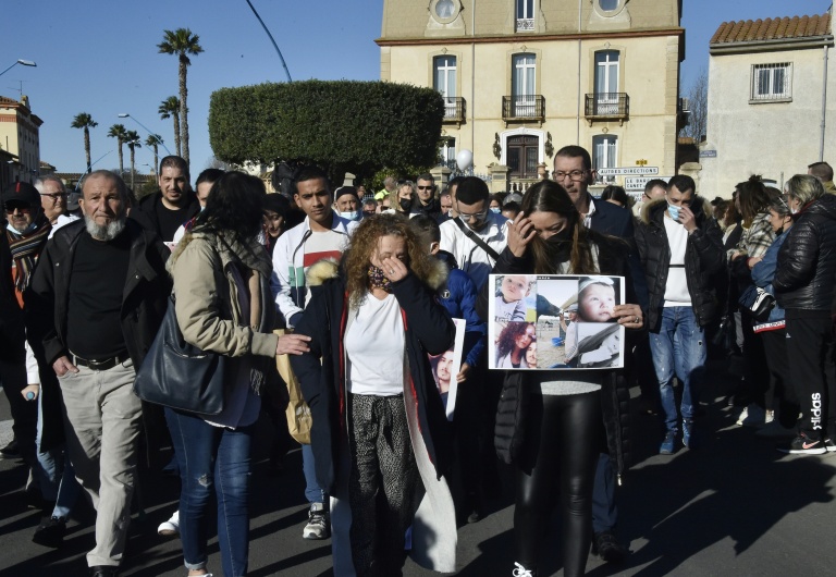 Une marche blanche en hommage aux victimes de l'incendie de Saint-Laurent-de-la-Salanque, dans les Pyrénées-Orientales, le 20 février 2022