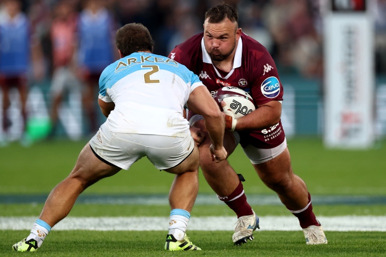 Le pilier sud-africain de Bordeaux Carlu Johann Sadie au duel avec le talonneur bayonnais samedi lors du match de Top-14 entre les deux équipes.