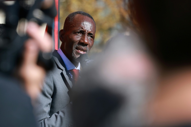 Le maire LFI de Saint-Denis, Bally Bagayoko, s'adresse à des lycéens rassemblés dans le cadre d'un mouvement de contestation nationale à Saint-Denis, en Seine-Saint-Denis, le 4 octobre 2026