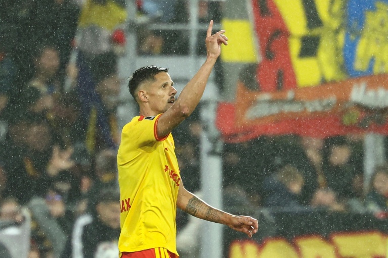 Florian Sotoca auteur du premier but lensois face à l'Olympique Lyonnais au stade Bollaert, le 9 octobre 2026