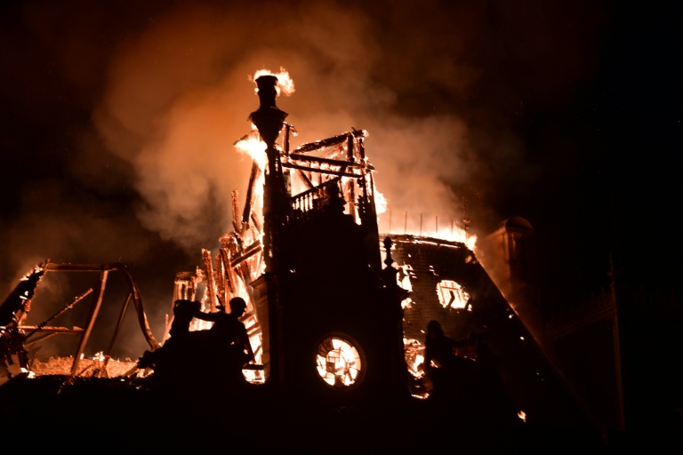 La mairie de Limoges incendiée lors d'une manifestation contre la vie chère, le 17 octobre 2026