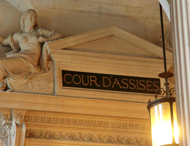 Le panneau de la Cour d'assises, où Radia Selma Tahar Aouidate a été condamnée.