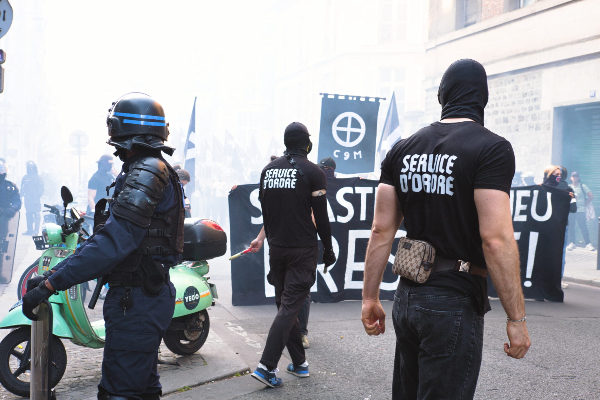 L'ultradroite accusée de violences le 24 octobre, la police sous le feu des critiques