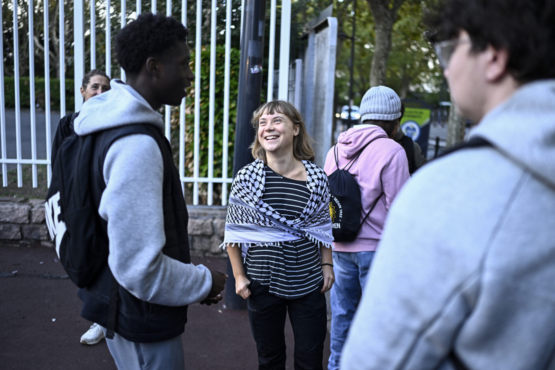 La militante écologiste suédoise Greta Thunberg rejoint les lycéens mobilisés à Saint-Denis ce 13 octobre 2026.