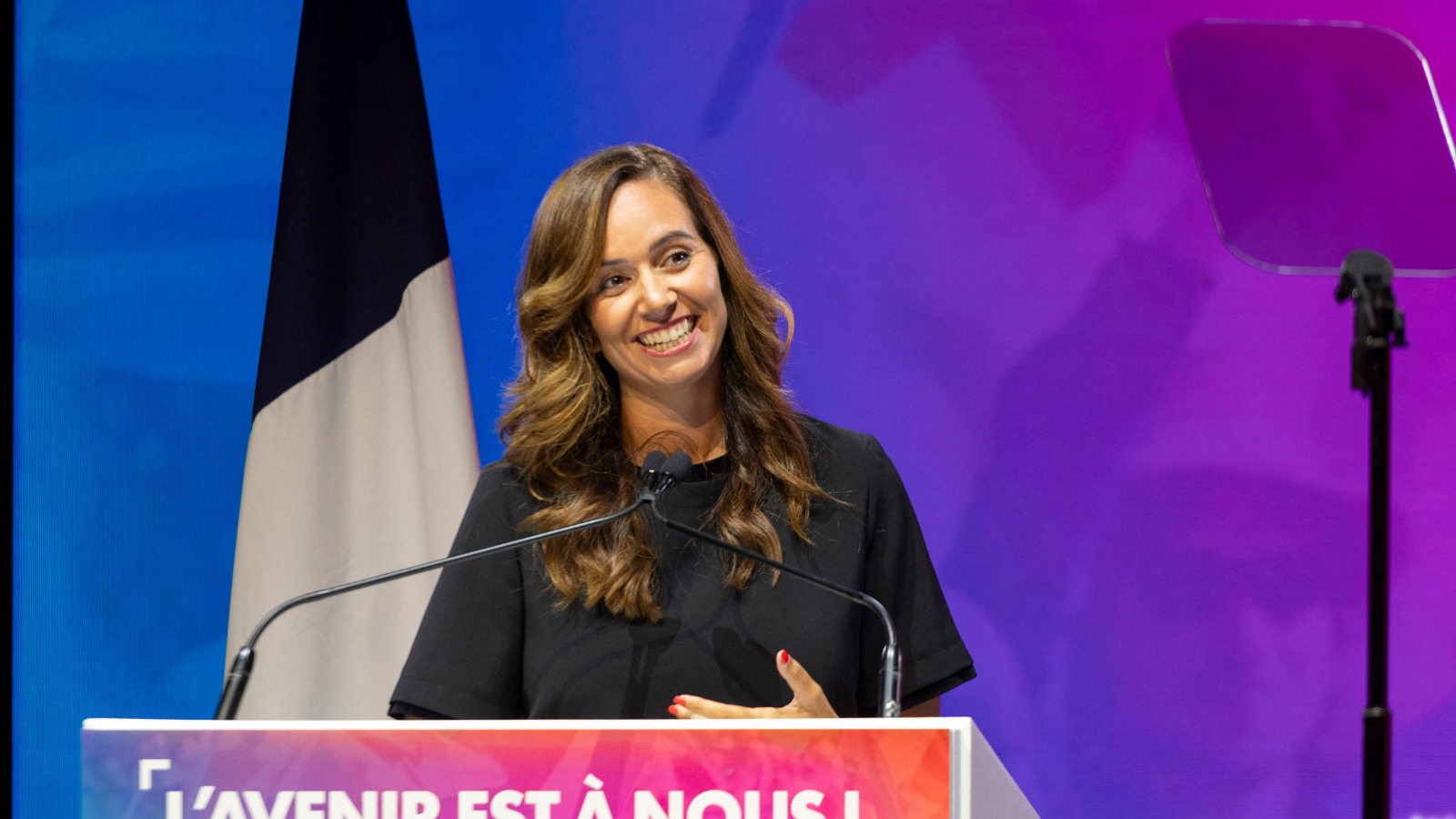 Sarah Knafo : "Il faut supprimer 800 000 postes dans la fonction publique administrative"