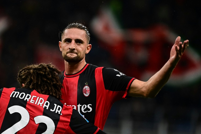 Le milieu de l'AC Milan Adrien Rabiot après son but contre l'Atalanta Bergame lors de la 7e journée du Championnat d'Italie le 18 octobre 2026 à San Siro