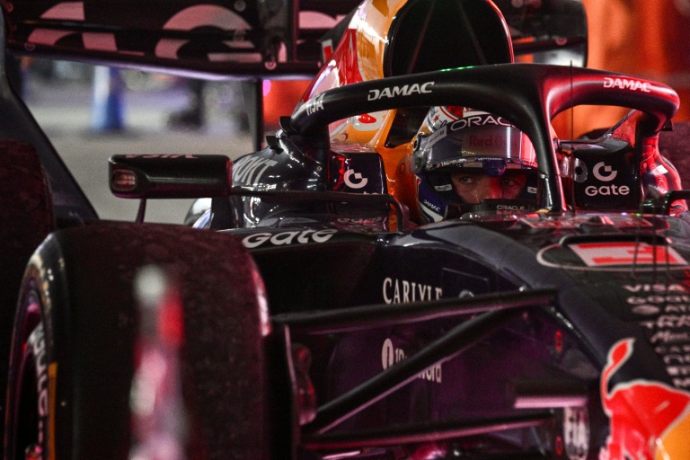 Le Néerlandais Max Verstappen rentre dans la voie des stands après sa victoire dimanche au GP de F1 de Singapour.