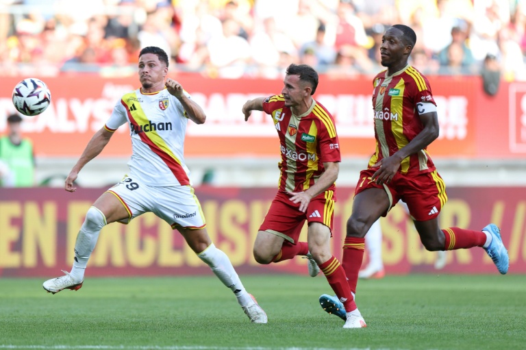 Le Croate de Lens Franjo Ivanovic (à gauche) lors du match de L1 contre Le Mans le 13 septembre 2026.