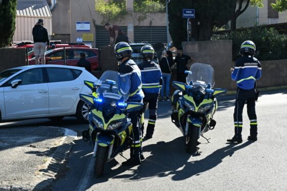Intervention de la gendarmerie devant le collège Joseph-Lakanal à Aubagne.