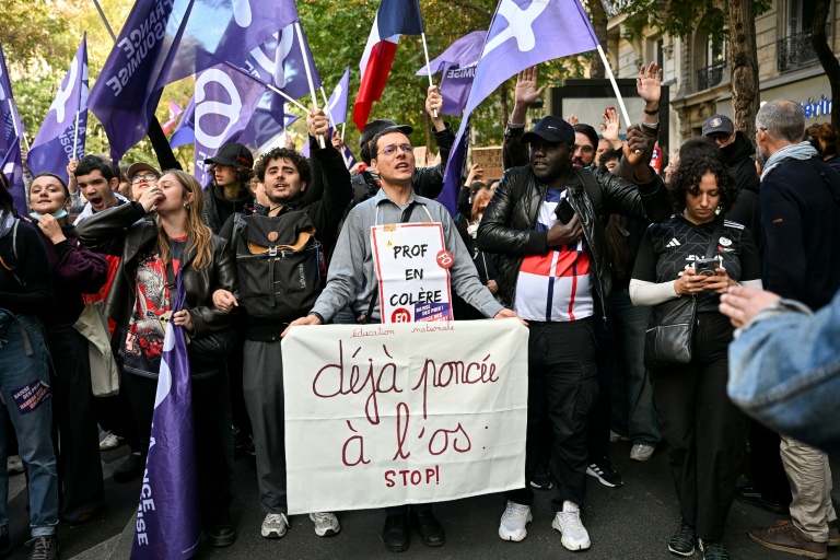 Des participants à la manifestation contre 