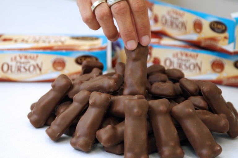 Des oursons en guimauve enrobés de chocolat, à l'occasion du 50e anniversaire de sa création, au siège du groupe français Cémoi, le 23 août 2012 à Perpignan, dans les Pyrénées-Orientales