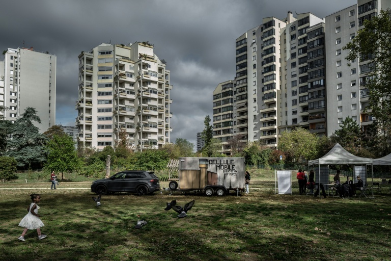 La cellule mobile au milieu des tours du Tonkin à Villeurbanne dans le Rhône le 14 octobre 2026