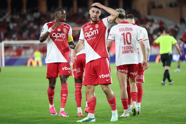 Monaco en action, l'équipe cherche à conserver son avance en Ligue 1.