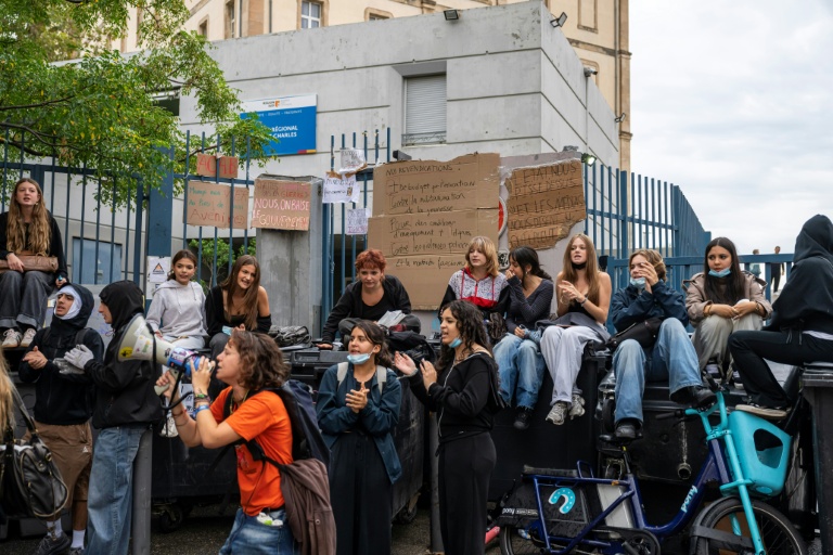 Des lycéens bloquent le lycée Saint-Charles à Marseille, le 1er octobre 2026