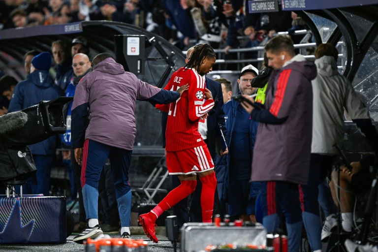 Le meneur de jeu du Bayern Munich Michael Olise est exclu contre le Viking FK à Stavanger, le 13 octobre 2026
