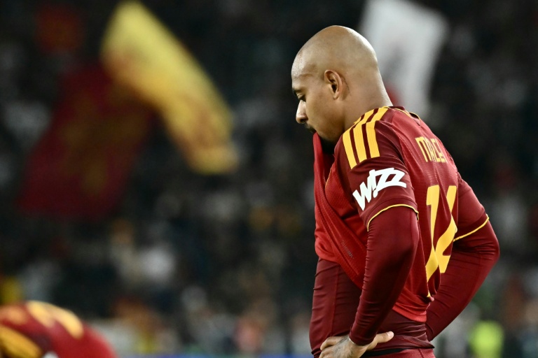 L'attaquant de l'AS Rome Donyell Malen après la défaite de son équipe contre le Real madrid (4-3) en Ligue des champions le 14 octobre 2026 au Stade olympique de Rome