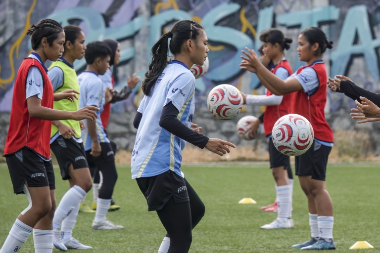 Séance d'entraînement des joueuses du Persita Tangerang à Jakarta