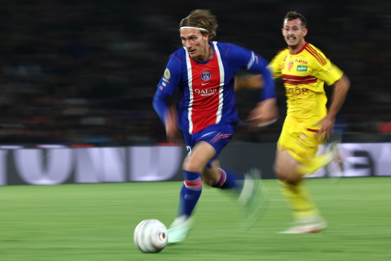 L'attaquant du PSG Mika Godts lors du match de L1 contre Le Mans, le 10 octobre 2026 à Paris