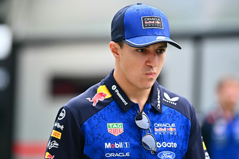 Isack Hadjar, le pilote français de l'écurie Red Bull, peu avant le départ du GP de Singapour le 11 octobre 2026