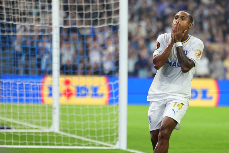 Igor Paixao de l'OM, visiblement déçu après une occasion manquée.